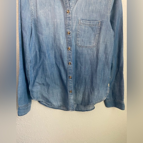 NWOT, American Eagle Boyfriend Fit Chambray Button Up Long Sleeves Shirt Size M - Picture 8 of 14